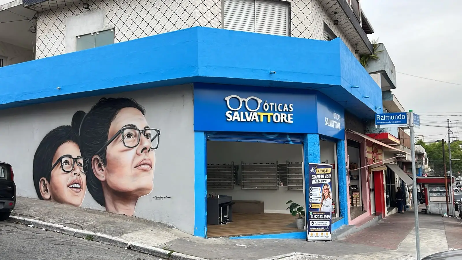 Fachada da Óticas Salvattore no Jardim Lisboa, Zona Leste de São Paulo